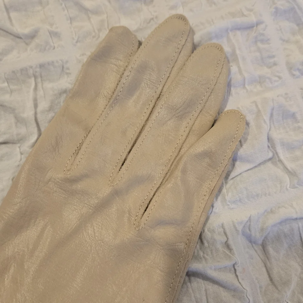 🤎 Vintage Van Raalte Tan Gloves – Size 7.5, Med-Large – Made in USA